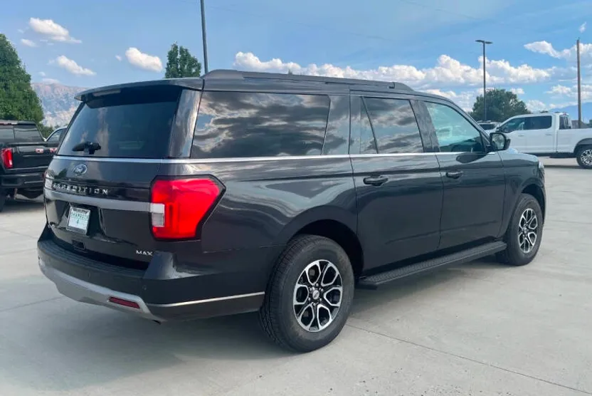 2023 Ford Expedition MAX XLT photo 1