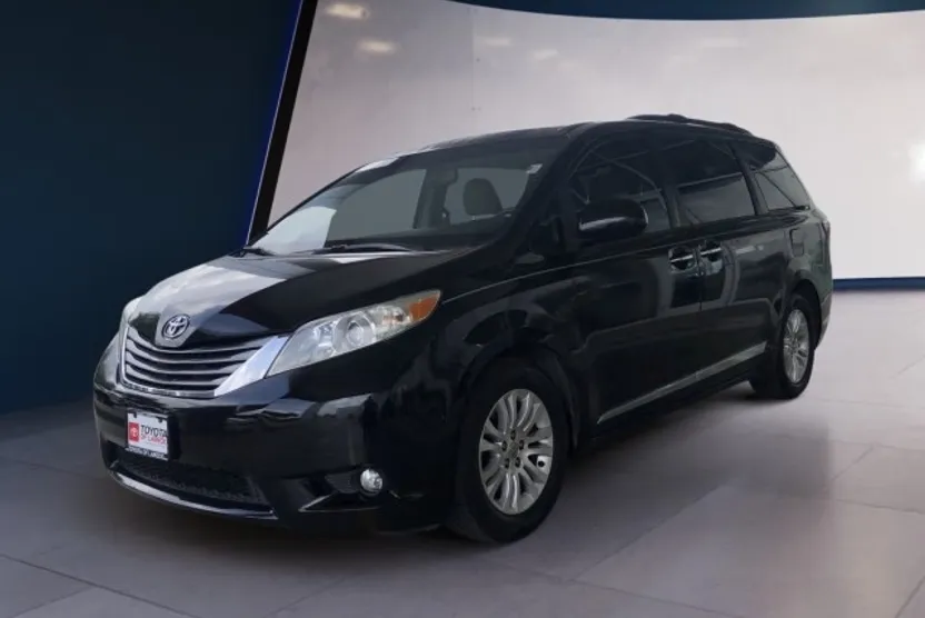 2015 Toyota Sienna Limited Premium photo 1