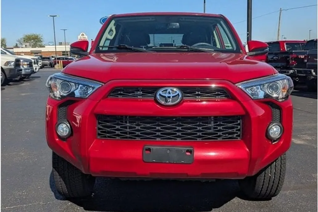 2017 Toyota 4Runner SR5 photo 1