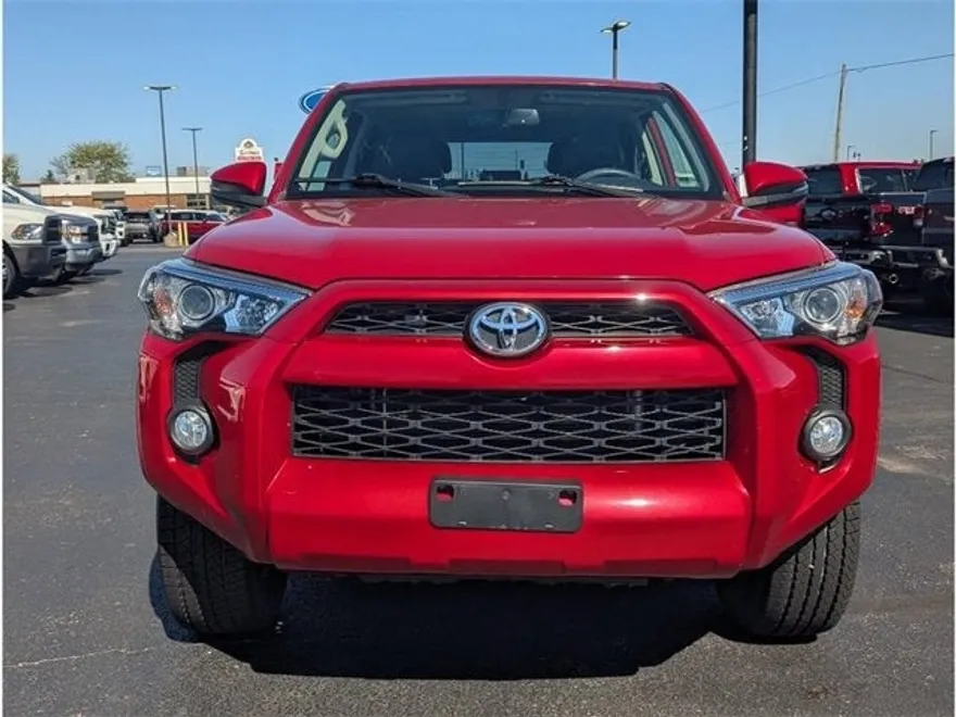 2017 Toyota 4Runner SR5 photo 1