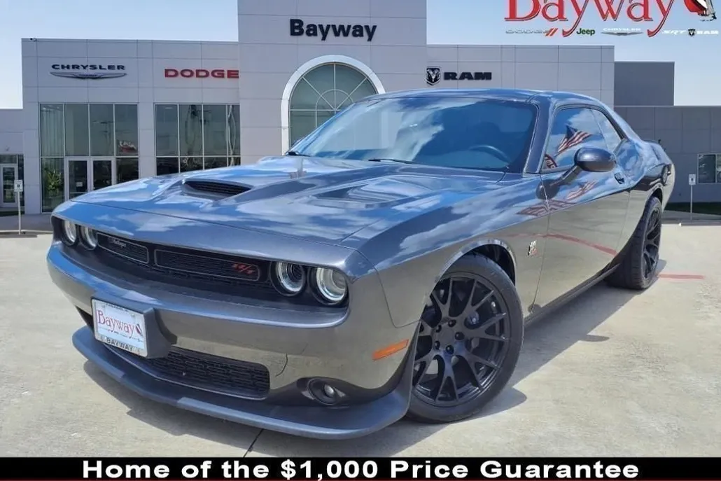 2023 Dodge Challenger R/T Scat Pack photo 1