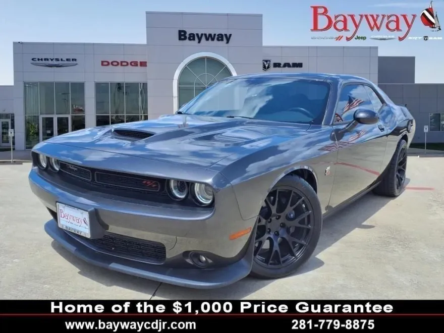 2023 Dodge Challenger R/T Scat Pack photo 1