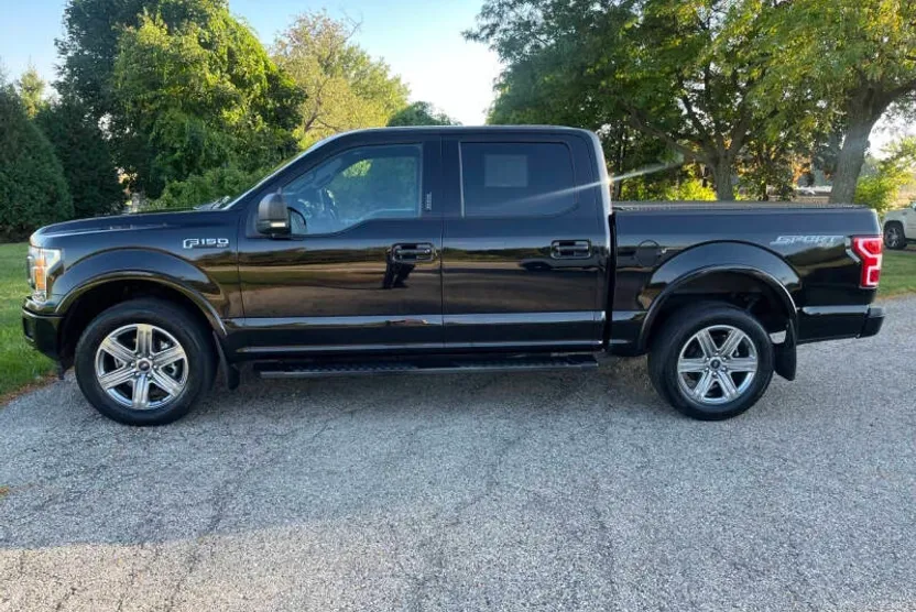 2019 Ford F-150 XLT photo 1