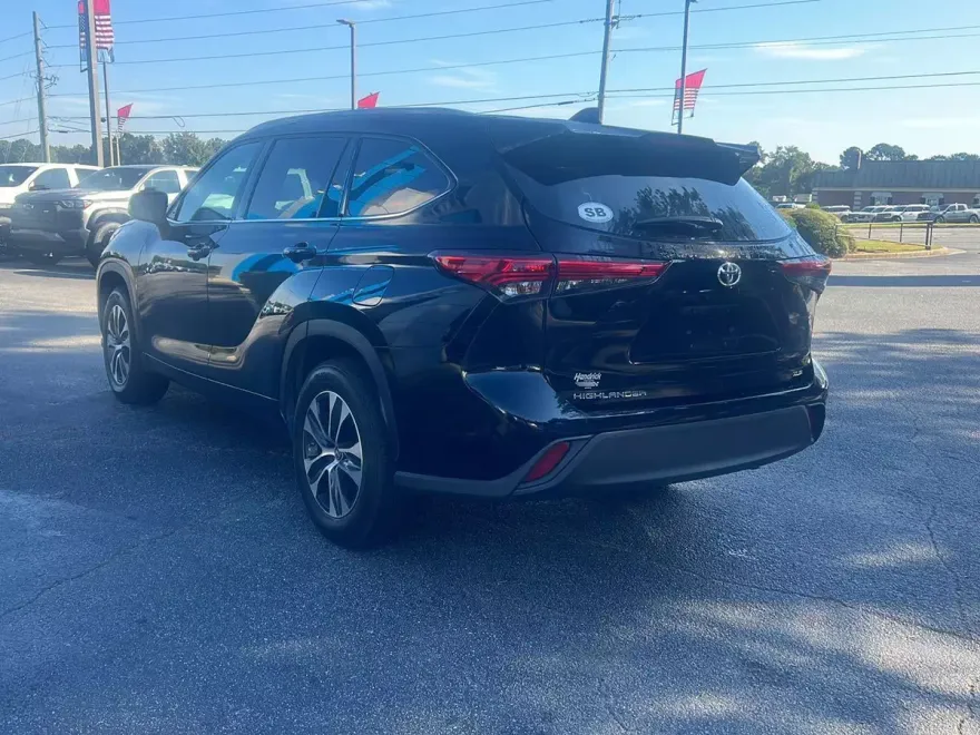 2022 Toyota Highlander XLE photo 1
