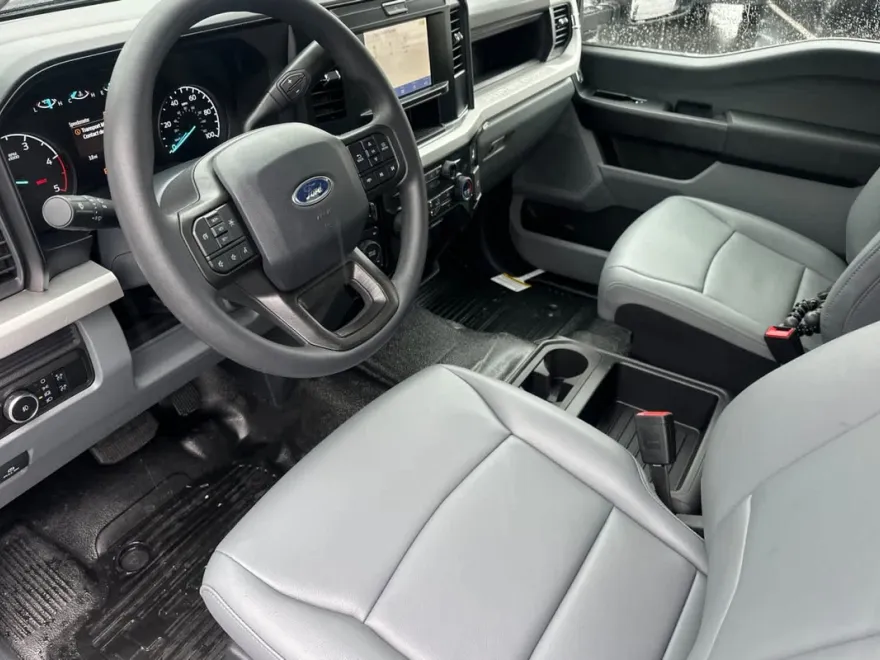 2025 Ford F-550 XL photo 1