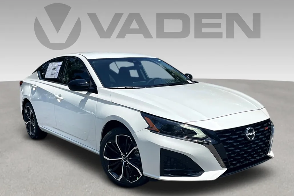 2024 Nissan Altima 2.5 SR photo 1