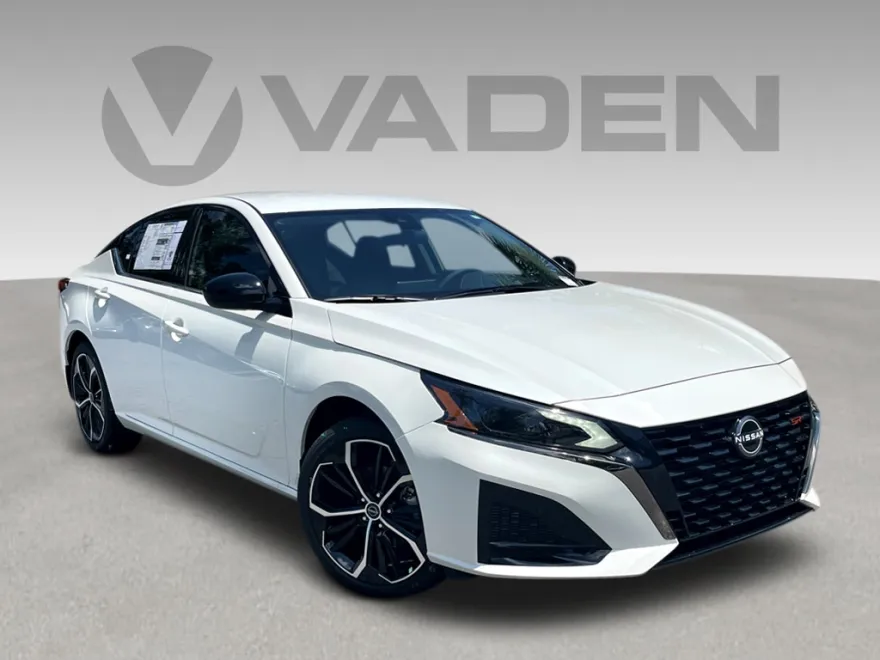 2024 Nissan Altima 2.5 SR photo 1