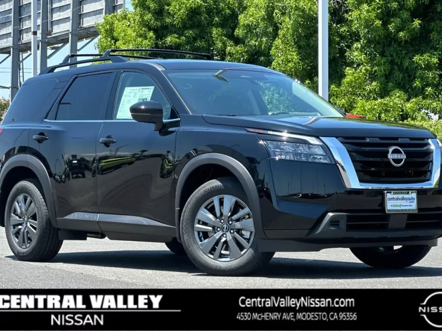 2025 Nissan Pathfinder SV photo 1