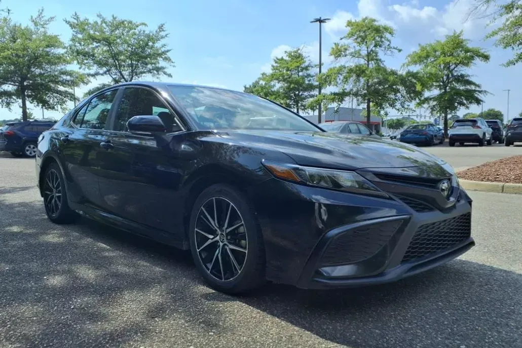 2023 Toyota Camry SE photo 1