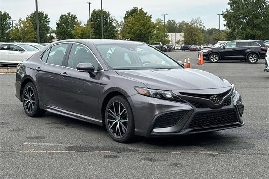 2023 Toyota Camry SE photo 1
