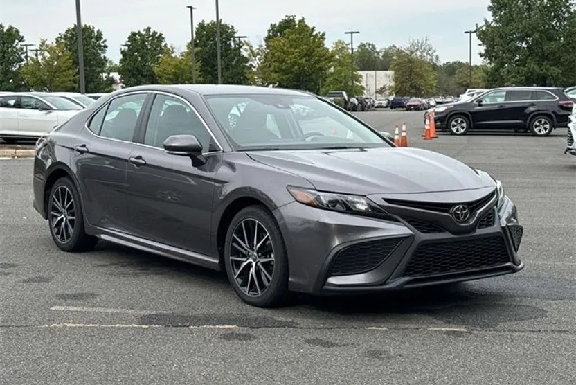 2023 Toyota Camry SE photo 1