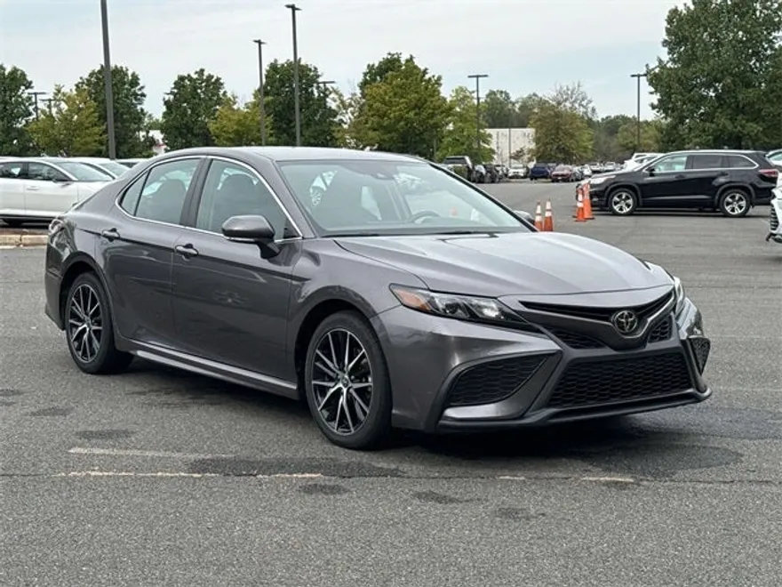 2023 Toyota Camry SE photo 1