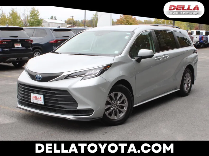 2021 Toyota Sienna LE photo 1