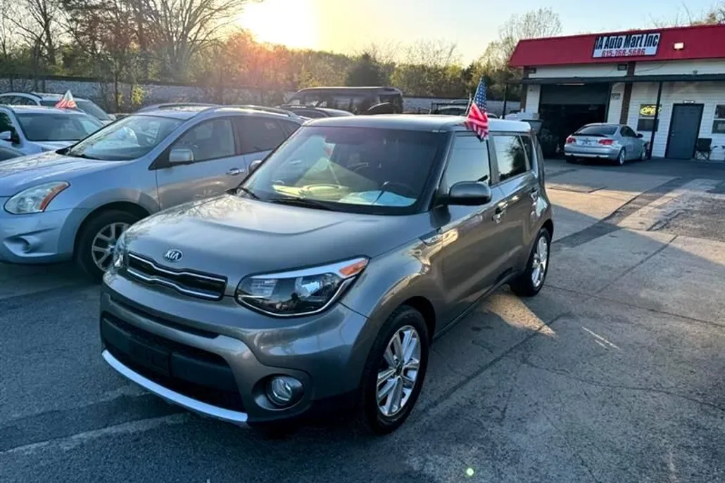 2017 Kia Soul Plus photo 1