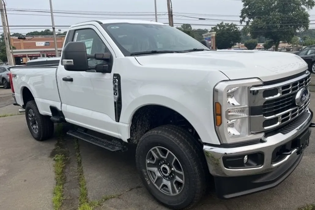2025 Ford F-350 XLT photo 1