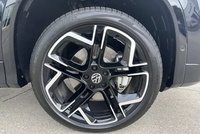 2025 Volkswagen Tiguan SEL R-Line Black photo 1