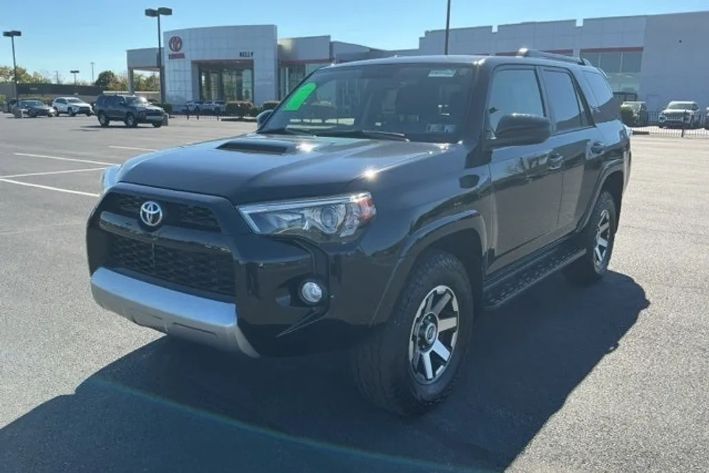 2019 Toyota 4Runner TRD Off-Road photo 1