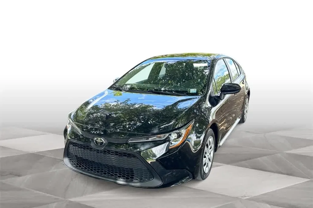 2022 Toyota Corolla LE photo 1