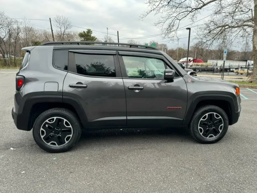 2016 Jeep Renegade Trailhawk photo 9