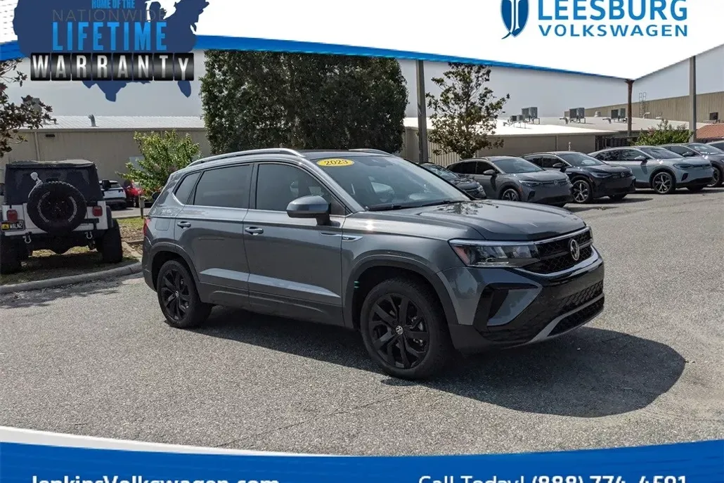 2023 Volkswagen Taos SE photo 1