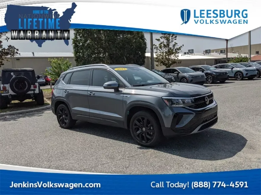 2023 Volkswagen Taos SE photo 1