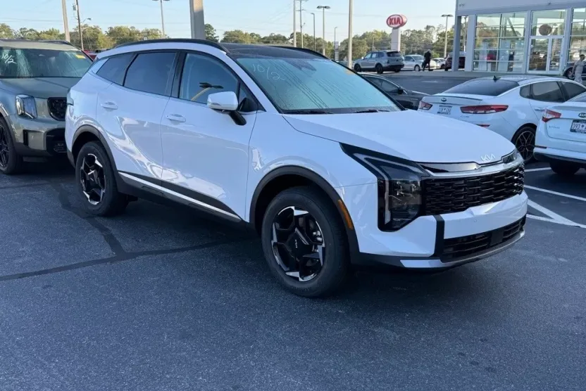 2026 Kia Sportage EX photo 1