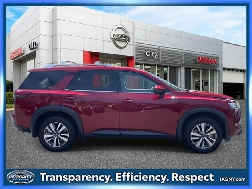 2024 Nissan Pathfinder SL photo 4