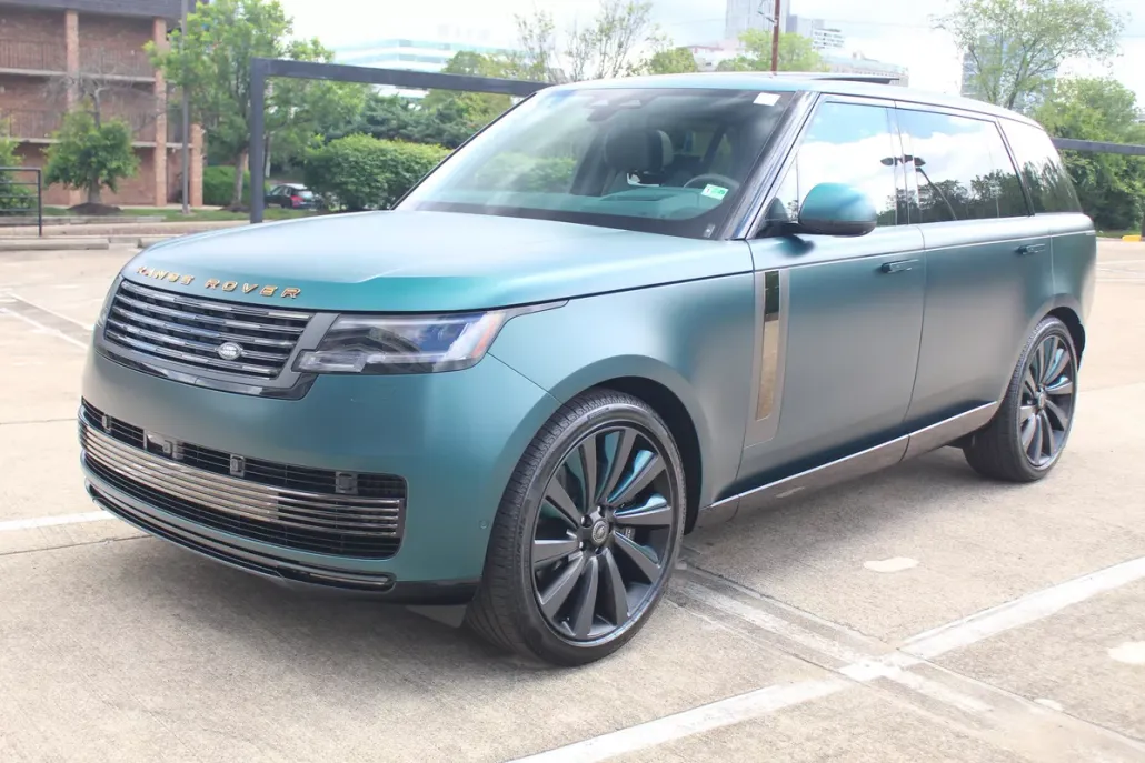 2025 Land Rover Range Rover SV photo 1