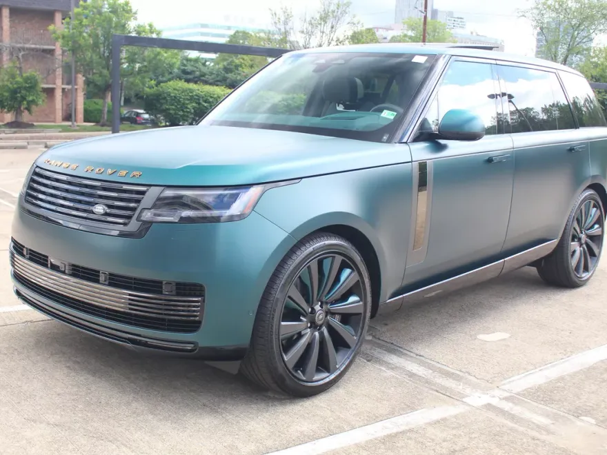 2025 Land Rover Range Rover SV photo 1