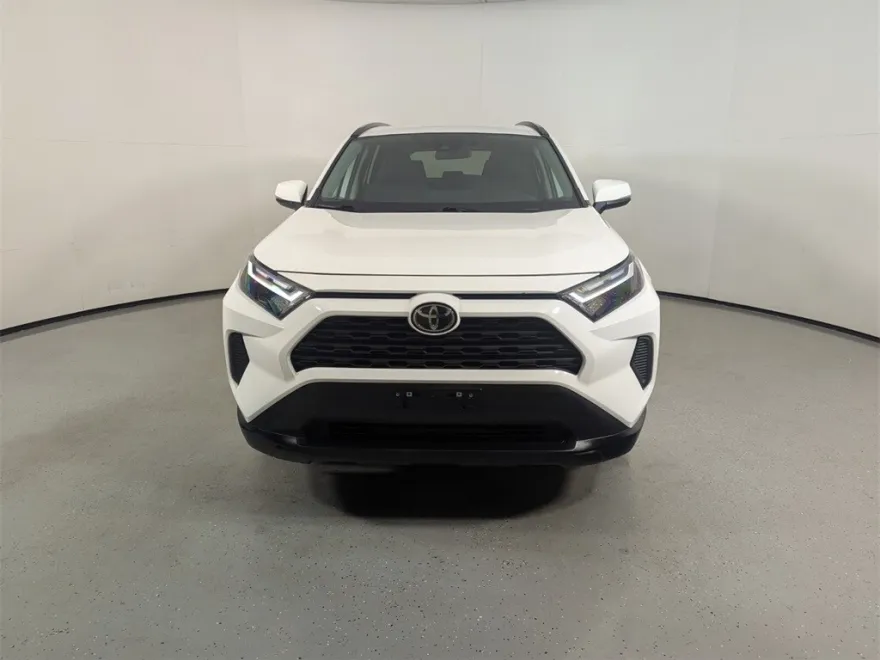 2023 Toyota RAV4 XLE photo 1