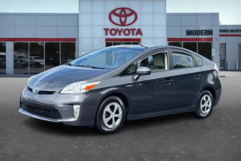 2015 Toyota Prius Four photo 1