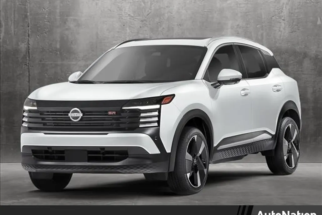 2025 Nissan Kicks SR photo 1