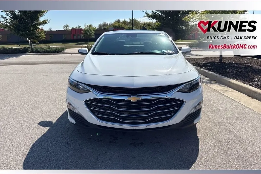 2024 Chevrolet Malibu 1LT photo 1