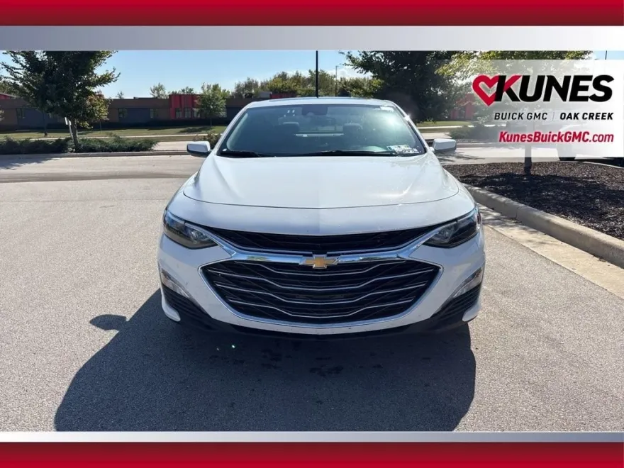 2024 Chevrolet Malibu 1LT photo 1