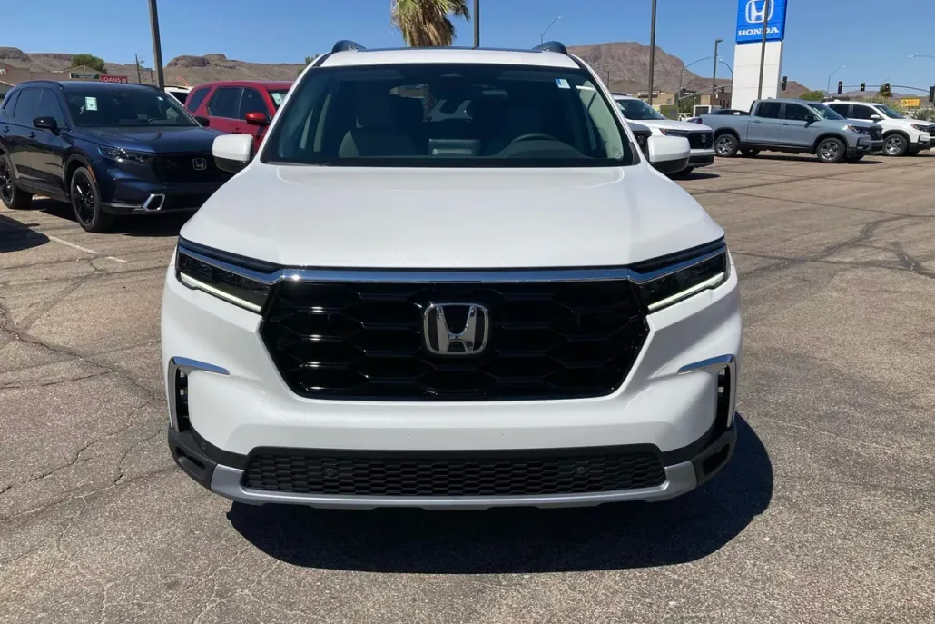 2025 Honda Pilot Touring photo 1