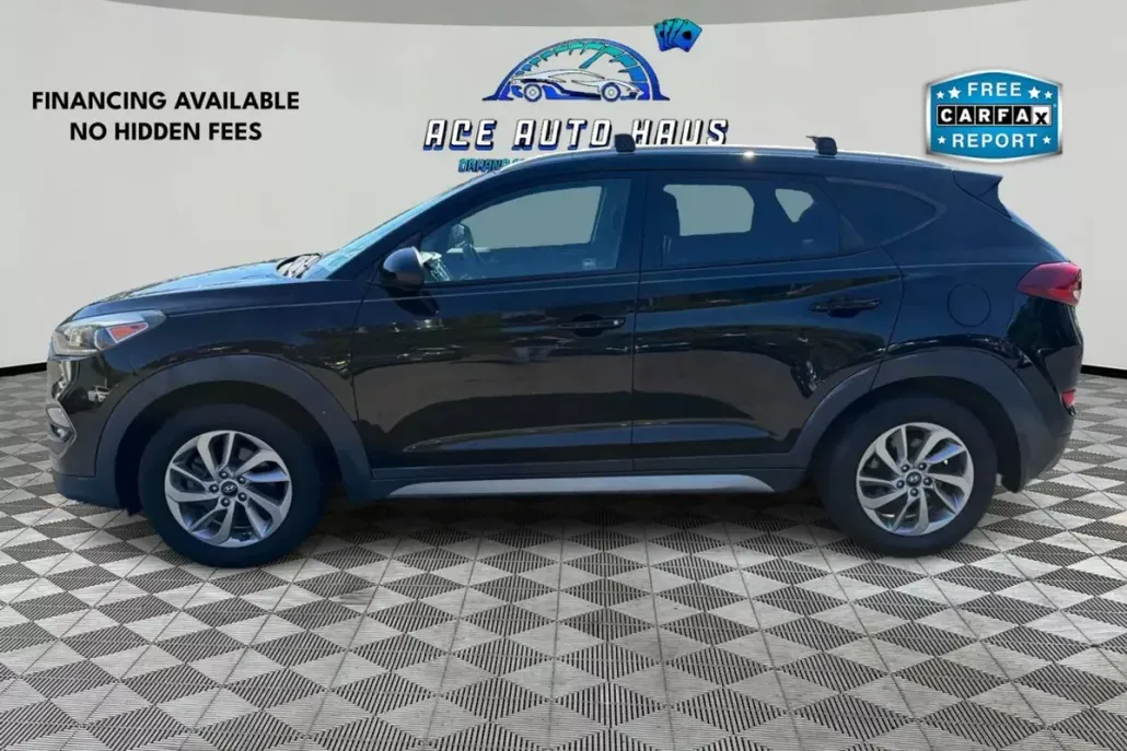 2017 Hyundai Tucson SE Sport photo 1