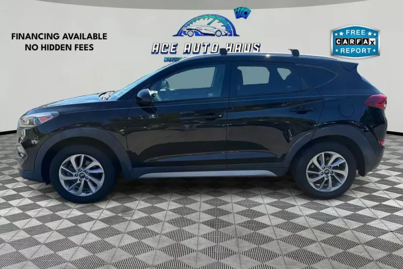 2017 Hyundai Tucson SE Sport photo 1