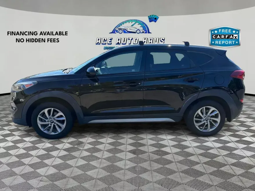 2017 Hyundai Tucson SE Sport photo 1