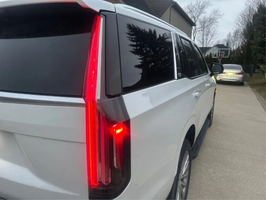 2021 Cadillac Escalade Premium Luxury photo 25