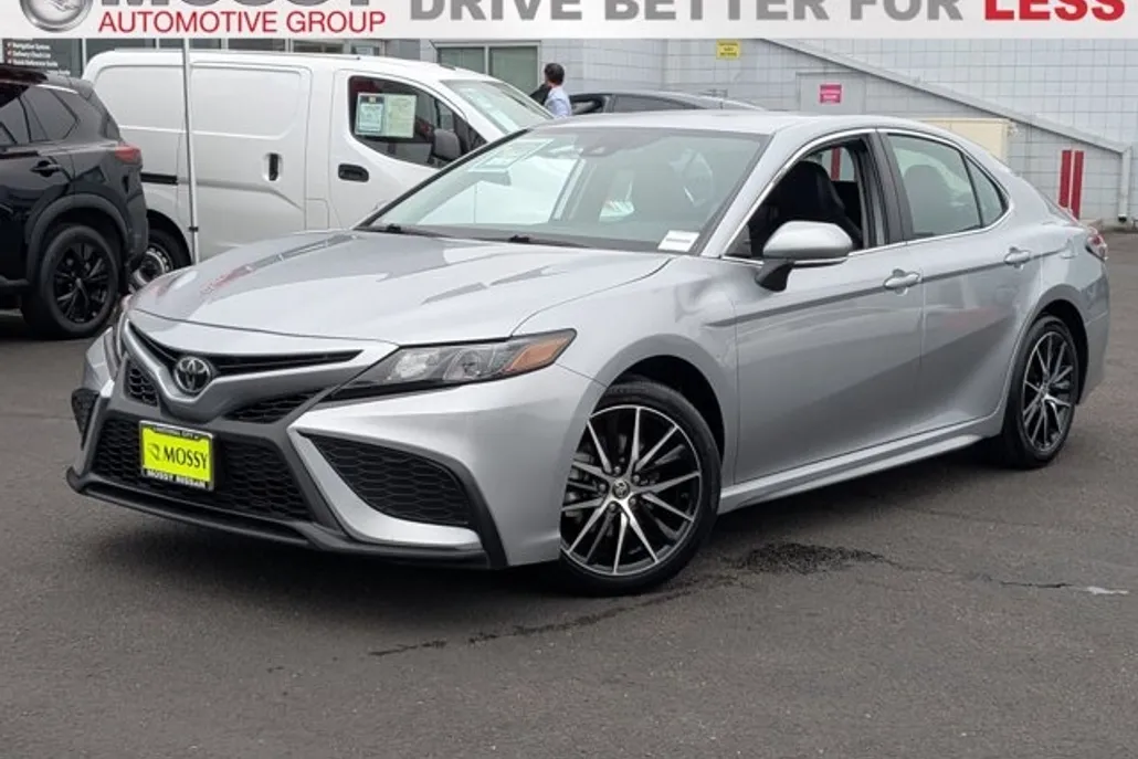 2024 Toyota Camry SE photo 1
