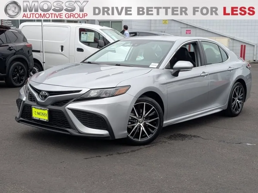 2024 Toyota Camry SE photo 1