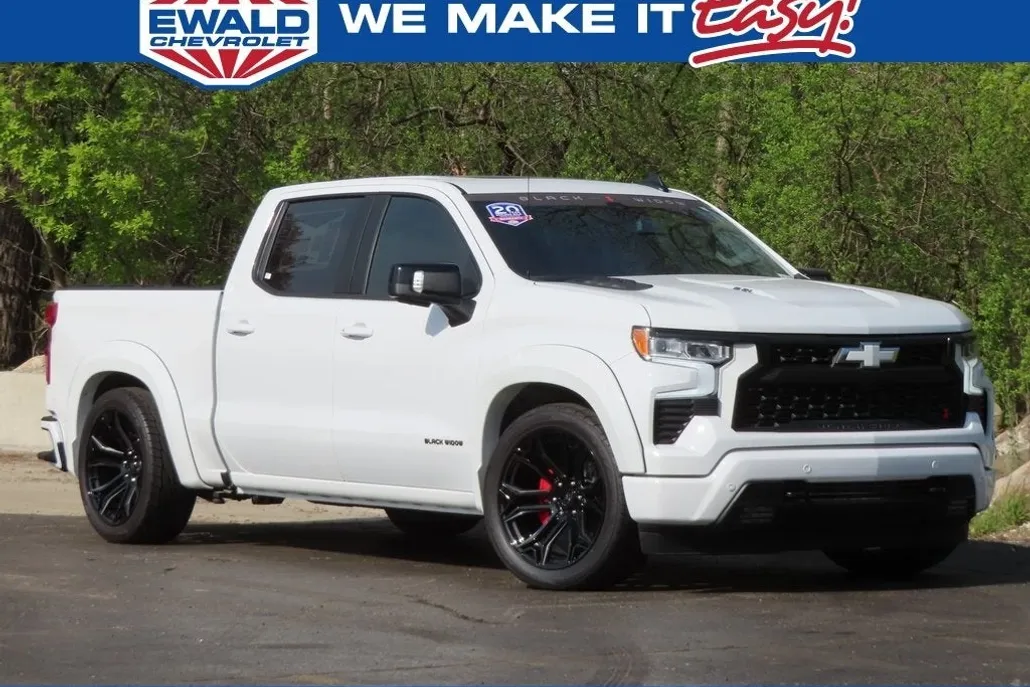2025 Chevrolet Silverado 1500 RST photo 1