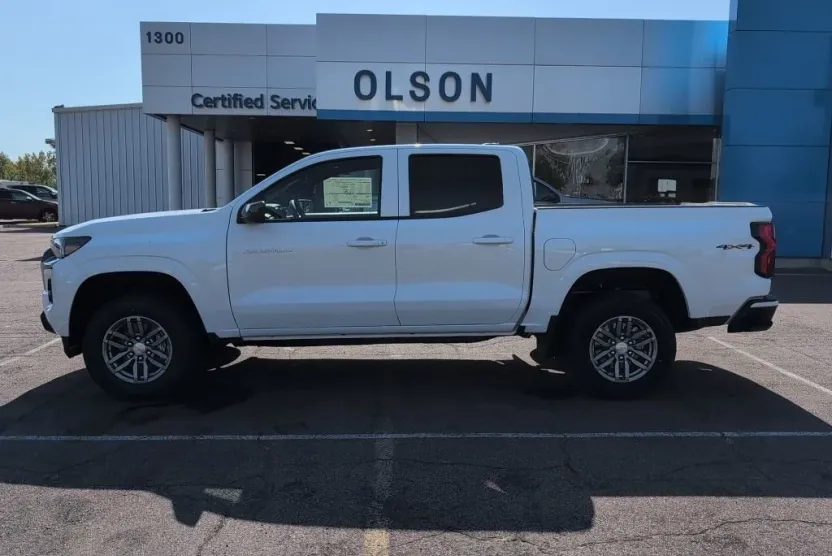 2026 Chevrolet Colorado LT photo 1