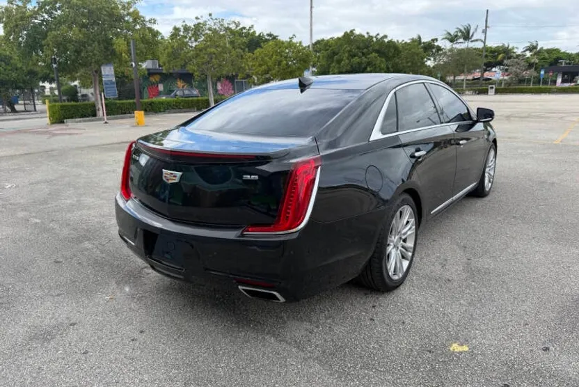 2018 Cadillac XTS Luxury photo 1