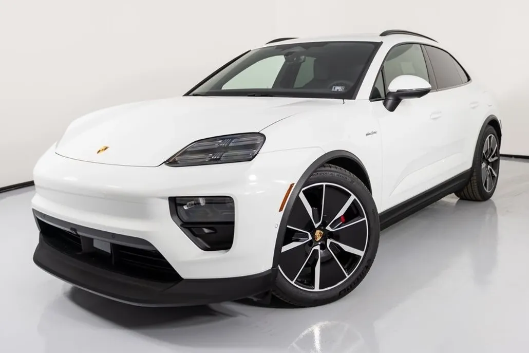2025 Porsche Macan Electric photo 1