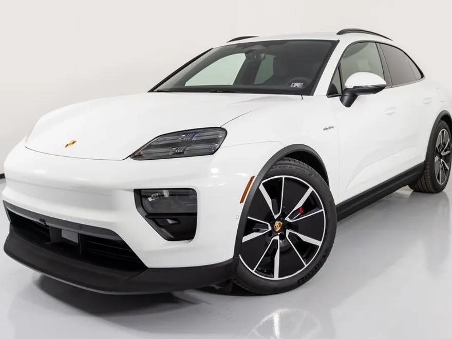2025 Porsche Macan Electric photo 1
