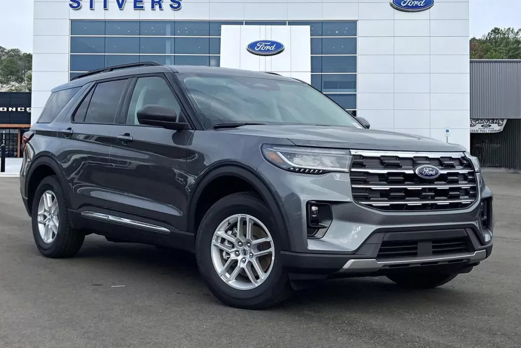 2025 Ford Explorer photo 1
