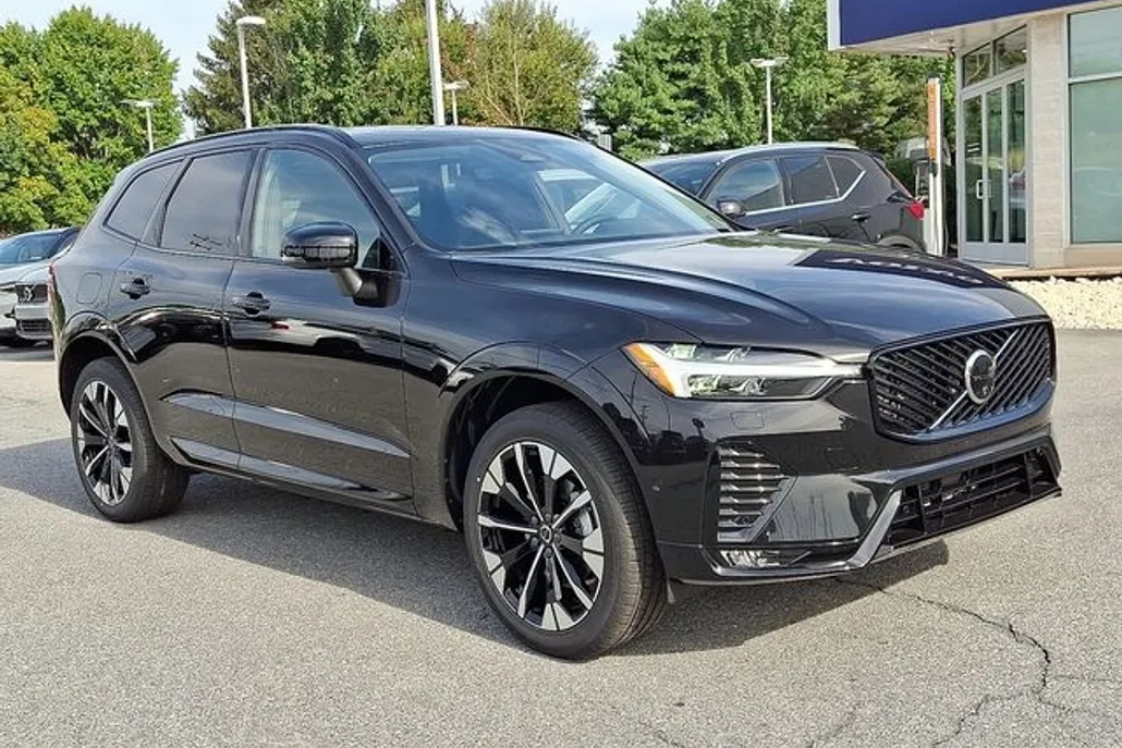 2026 Volvo XC60 B5 Plus photo 1