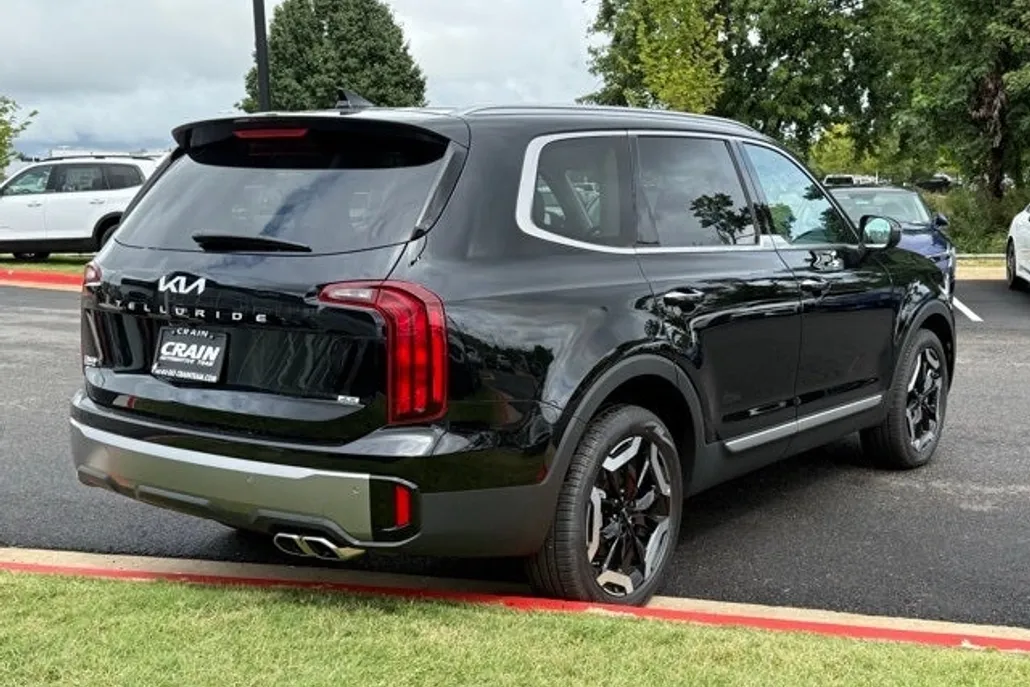 2025 Kia Telluride S photo 1