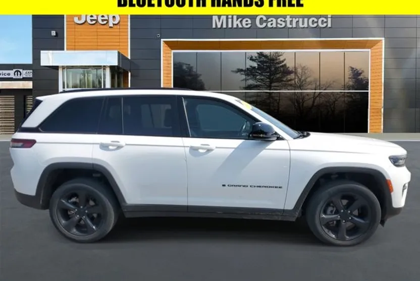 2022 Jeep Grand Cherokee Altitude photo 1
